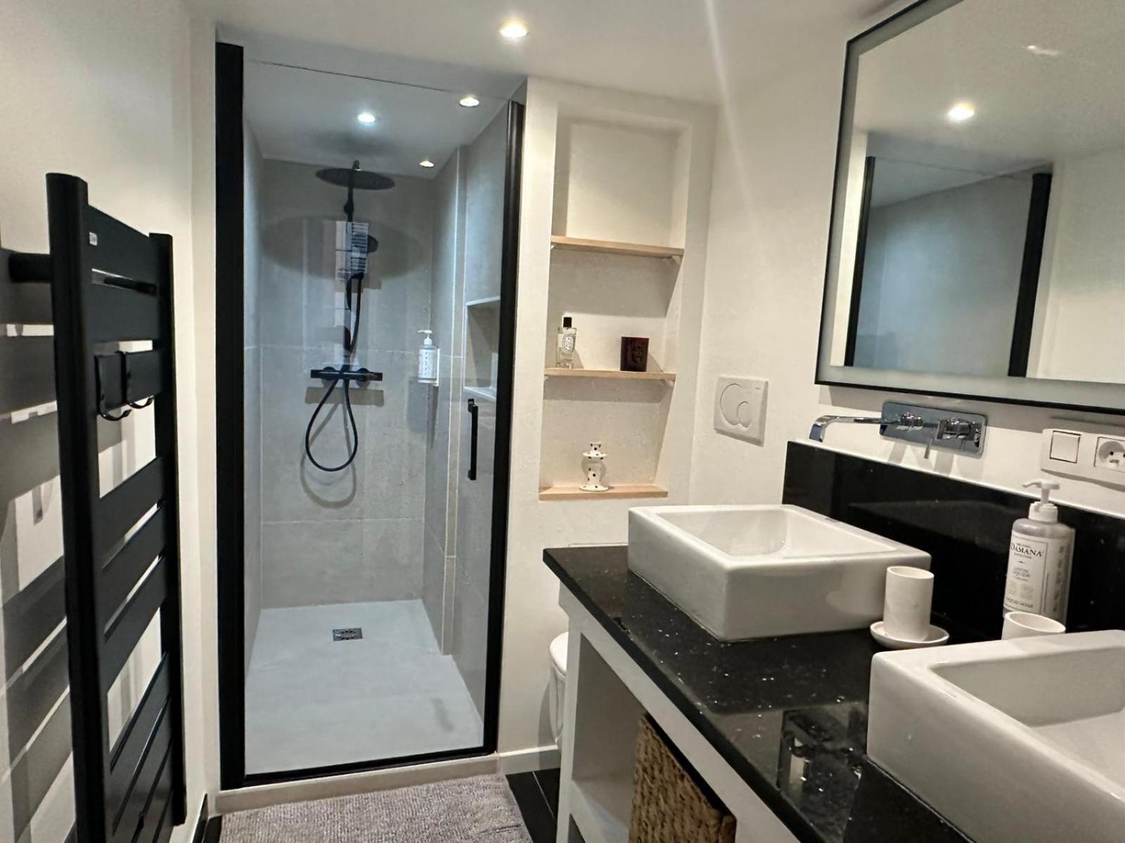 New!chic Oasis Apt, Heart Of Nice, Family Friendly, Walking To The Beach!